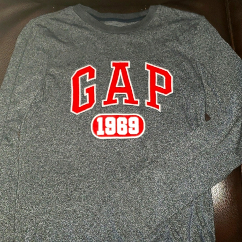 Super soft long sleeve Gap shirt